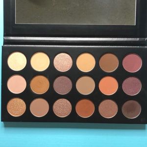 Morphe 18T “Truth or Bare” palette